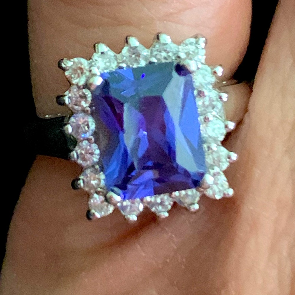 Beautiful artificial tanzanite type of stone with cubic zirconia.